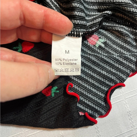 Black & Strawberry Bralette Women's Medium Delicate Lace Comfort Romantic Cute - Picture 6 of 6